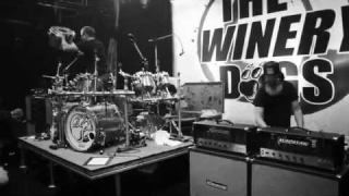 THE WINERY DOGS : "Fire" 