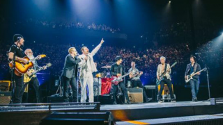 EAGLES OF DEATH METAL rejoint U2 sur scène à Paris 