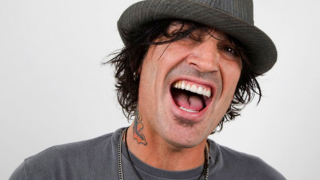 Tommy Lee vend son home sweet home
