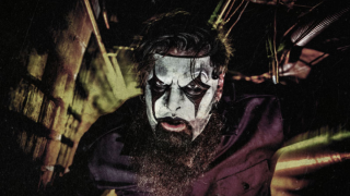 Jim Root Le guitariste de SLIPKNOT passe sur le billard