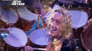 IRON MAIDEN Nicko invité du "Late Night With Seth Meyers"