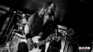 CORROSION OF CONFORMITY • De retour en France l’an prochain