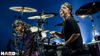 LE JOUR OÙ…  • Dave Lombardo et Joey Jordison ont remplacé Lars Ulrich