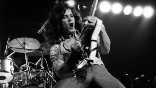 Eddie Van Halen • Un livre de photos par Ross Halfin