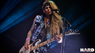 STEEL PANTHER La fin d'une ère pour le bassiste Lexxi Foxx