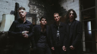 CROWN THE EMPIRE Le nouveau single "Dancing With The Dead"