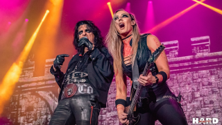 Nita Strauss La guitariste quitte le groupe d'Alice Cooper