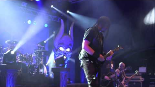 TRIVIUM : "In Waves" (Live) @ Motocultor Festival 2015
