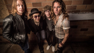 DELLACOMA l'australien qui monte, qui monte...