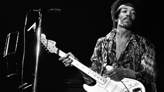 Jimi Hendrix : have a drink on me ! 