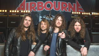 AIRBOURNE Son hommage à Lemmy