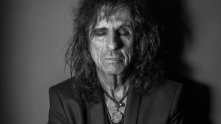 ALICE COOPER • Interview