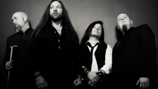 WE SELL THE DEAD • Avec des membres d'IN FLAMES, HIM, FIREWIND...