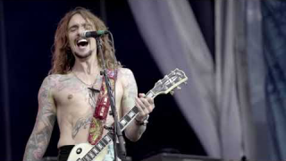 THE DARKNESS • "Heart Explodes"