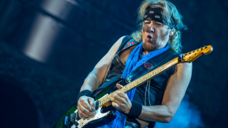 Adrian Smith • Une biographie pour le guitariste d’IRON MAIDEN