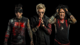 SIXX:A.M. • Des invités nommés Slash, Corey Taylor, Joe Elliott, Ivan Moody…