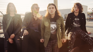 BRKN LOVE • Une version Deluxe de son premier album