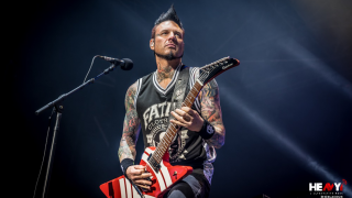 Jason Hook • Le guitariste confirme son départ de FIVE FINGER DEATH PUNCH