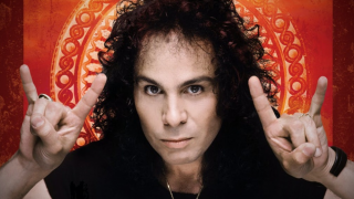 Ronnie James Dio Son autobiographie sort l'été prochain