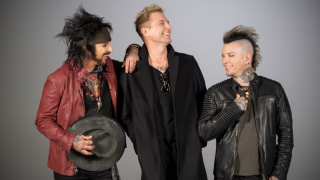 SIXX:A.M. Annonce de la sortie de l'album "Hits" en octobre