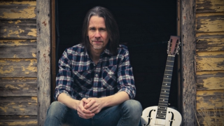 Myles Kennedy Le chanteur publie une vidéo pour "A Thousand Words"