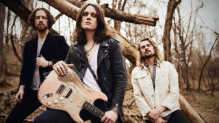 Tyler Bryant & THE SHAKEDOWN Le nouvel album "Shake The Roots" en septembre