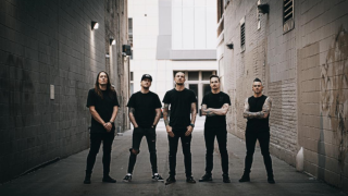 KILL THE LIGHTS Le 2e album du groupe avec des membres de BULLET FOR MY VALENTINE