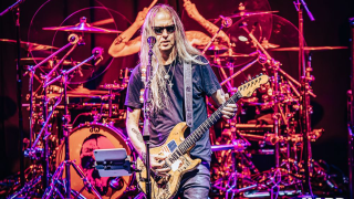 Jerry Cantrell + VOWWS @ Paris (La Machine du Moulin Rouge)