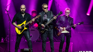 BLUE ÖYSTER CULT + Sixpenny Millionnaire @ Paris (Olympia)