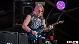 STEVE MORSE BAND La sortie de l'album "Triangulation" en novembre
