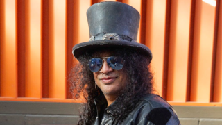 Slash Sortie de l'album "Live At The S.E.R.P.E.N.T. Festival" début novembre