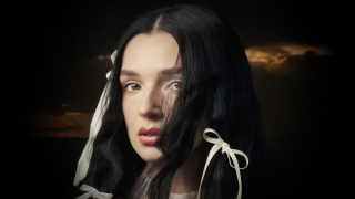 Poppy Le single "Time Will Tell" marque la sortie de l'album "Empty Hands"