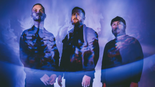 URNE La vidéo du single "Breathe" avec la violoncelliste Jo Quail