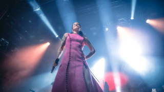 NOVELISTS + TSS + VIANOVA @ Paris (La Cigale)